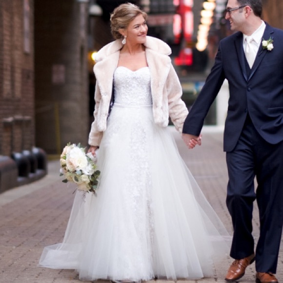 Monique Lhullier Gweneth Wedding & Custom Tulle - Picture 8 of 8